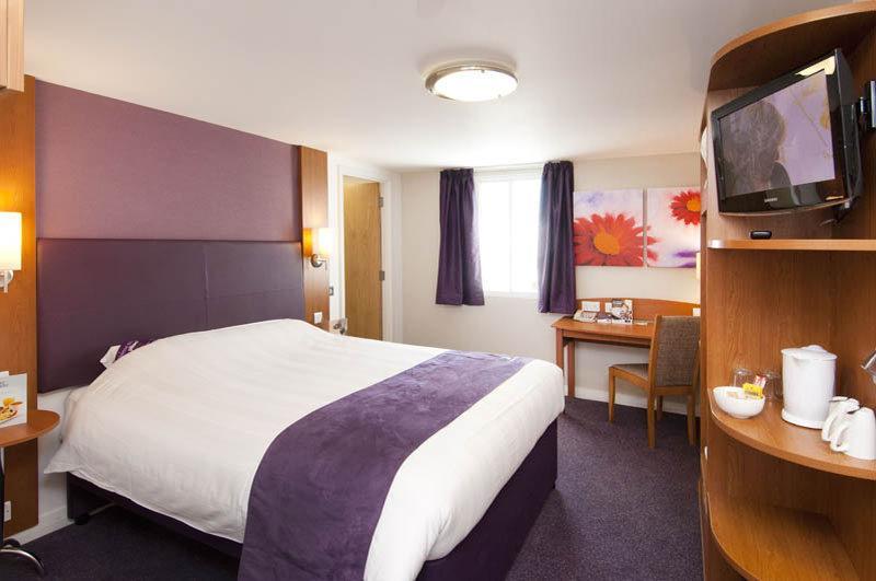 Premier Inn London Ілфорд Екстер'єр фото