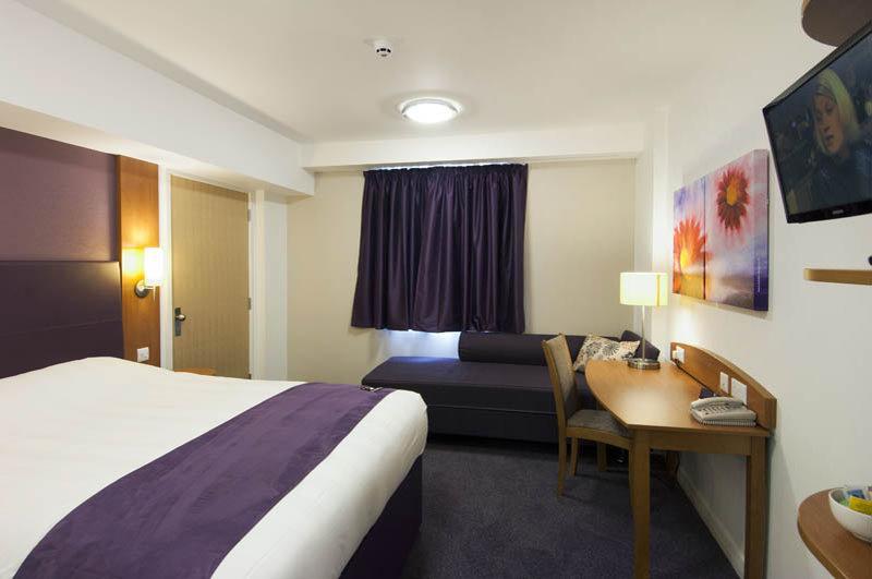 Premier Inn London Ілфорд Екстер'єр фото
