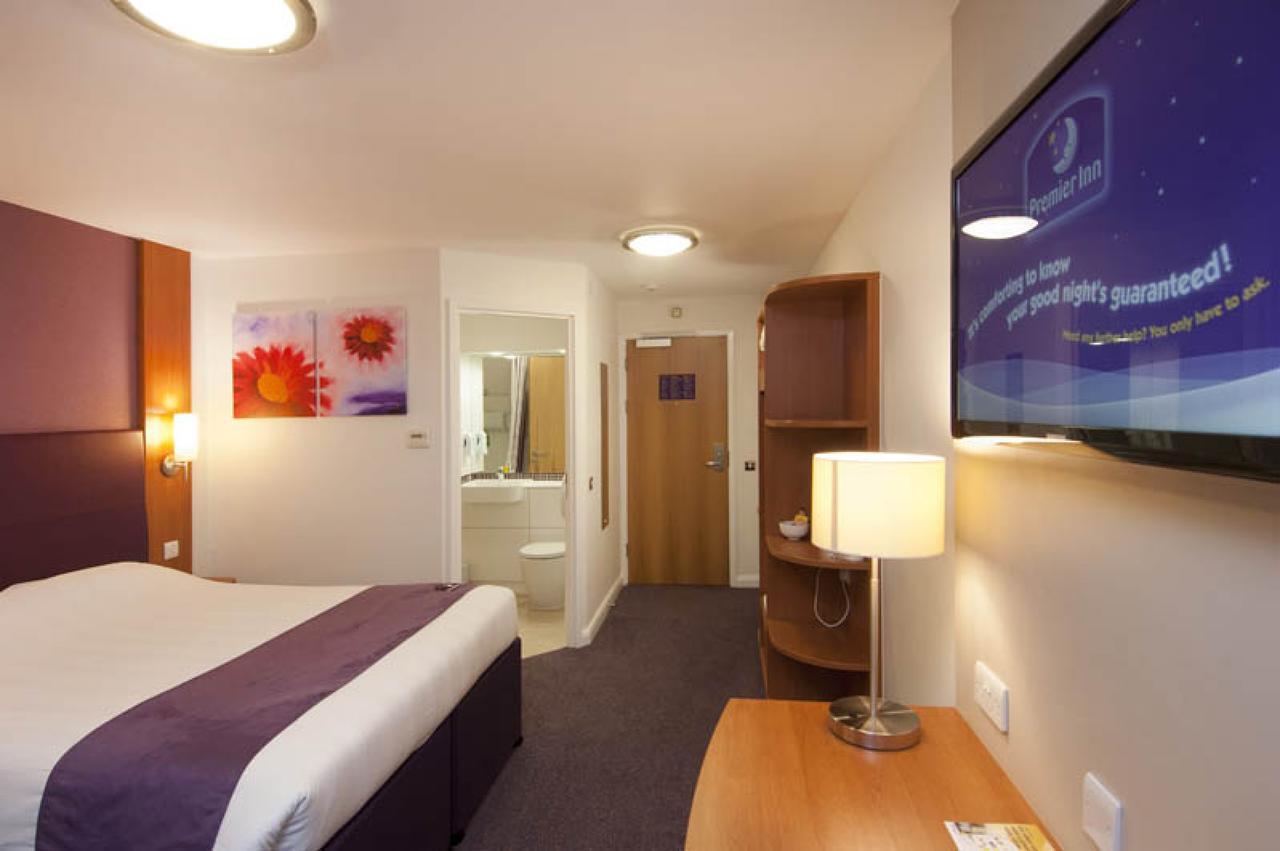 Premier Inn London Ілфорд Екстер'єр фото