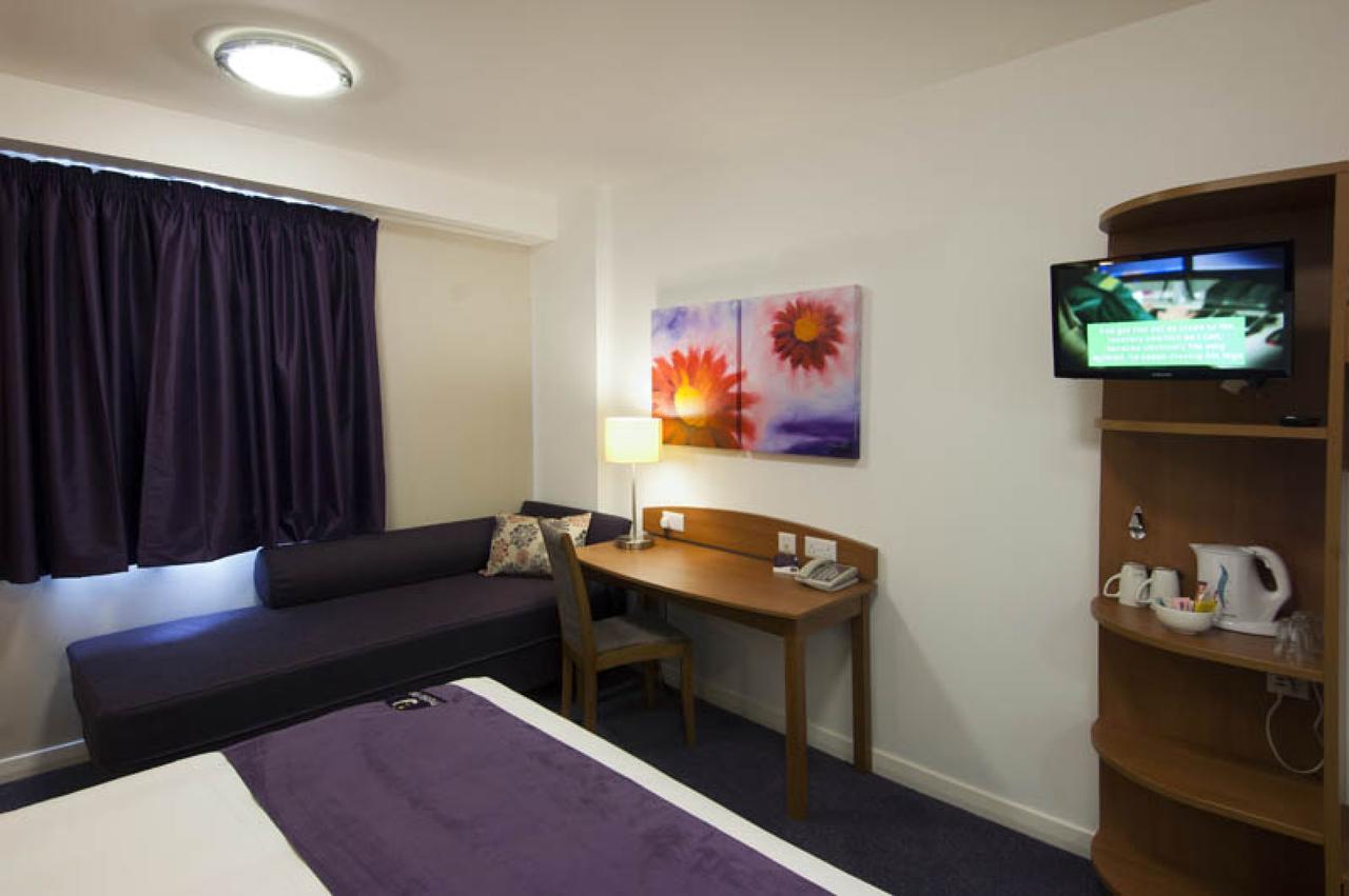 Premier Inn London Ілфорд Екстер'єр фото