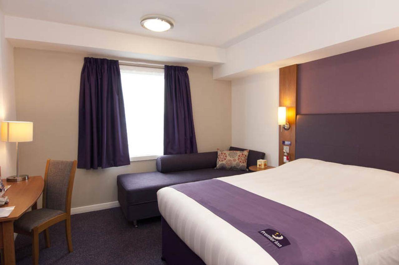Premier Inn London Ілфорд Екстер'єр фото
