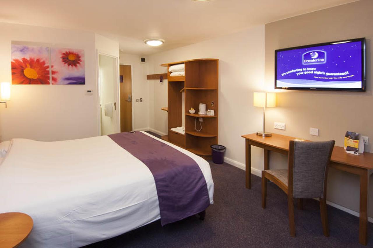 Premier Inn London Ілфорд Екстер'єр фото